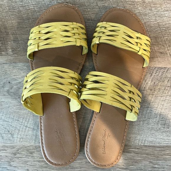 PRICE DROP! ✨ Universal Thread Sandals - Picture 2 of 2